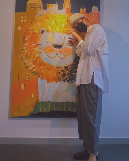 장성규, 미모의 화가 아내 첫 개인전서 백허그 "남편 복 터진 나의 유미야 축하해” | 인스티즈