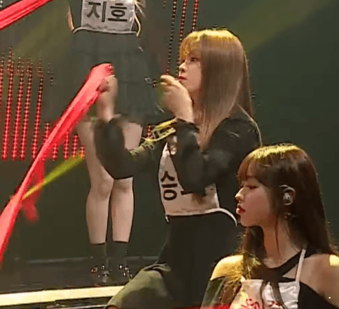 퀸덤 대기실 오마이걸.gif | 인스티즈