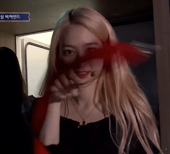 퀸덤 대기실 오마이걸.gif | 인스티즈