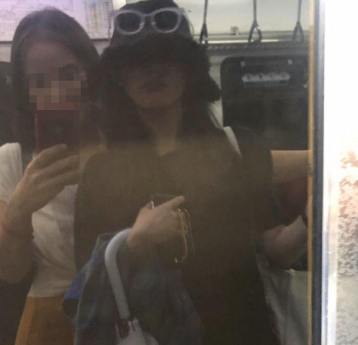 아이유, '호텔 델루나' 포상 휴가 다녀온 뒤 대중교통 지하철-버스타고 지인과 심야데이트 | 인스티즈