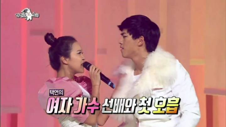 무대에 난입한 옥택연 얘기하는 백지영 | 인스티즈