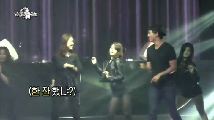 무대에 난입한 옥택연 얘기하는 백지영 | 인스티즈