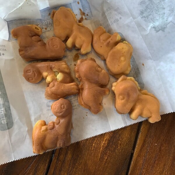 공룡 박물관에서 파는 빵..jpg | 인스티즈