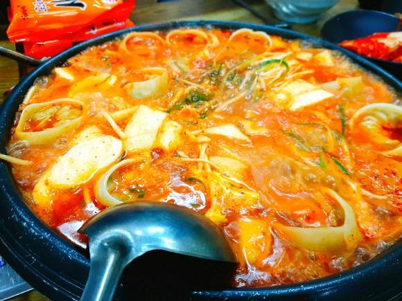 다같이 먹는 찌개 숟가락으로 떠 먹는거 괜찮다 vs 불편하다 | 인스티즈