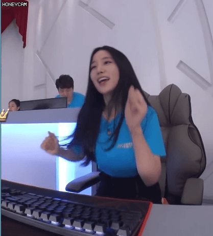 기뻐하는 조현.gif | 인스티즈