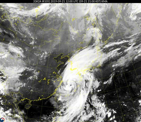9.21 21시 기준 17호 태풍 타파 위치+한반도 상공.jpg | 인스티즈