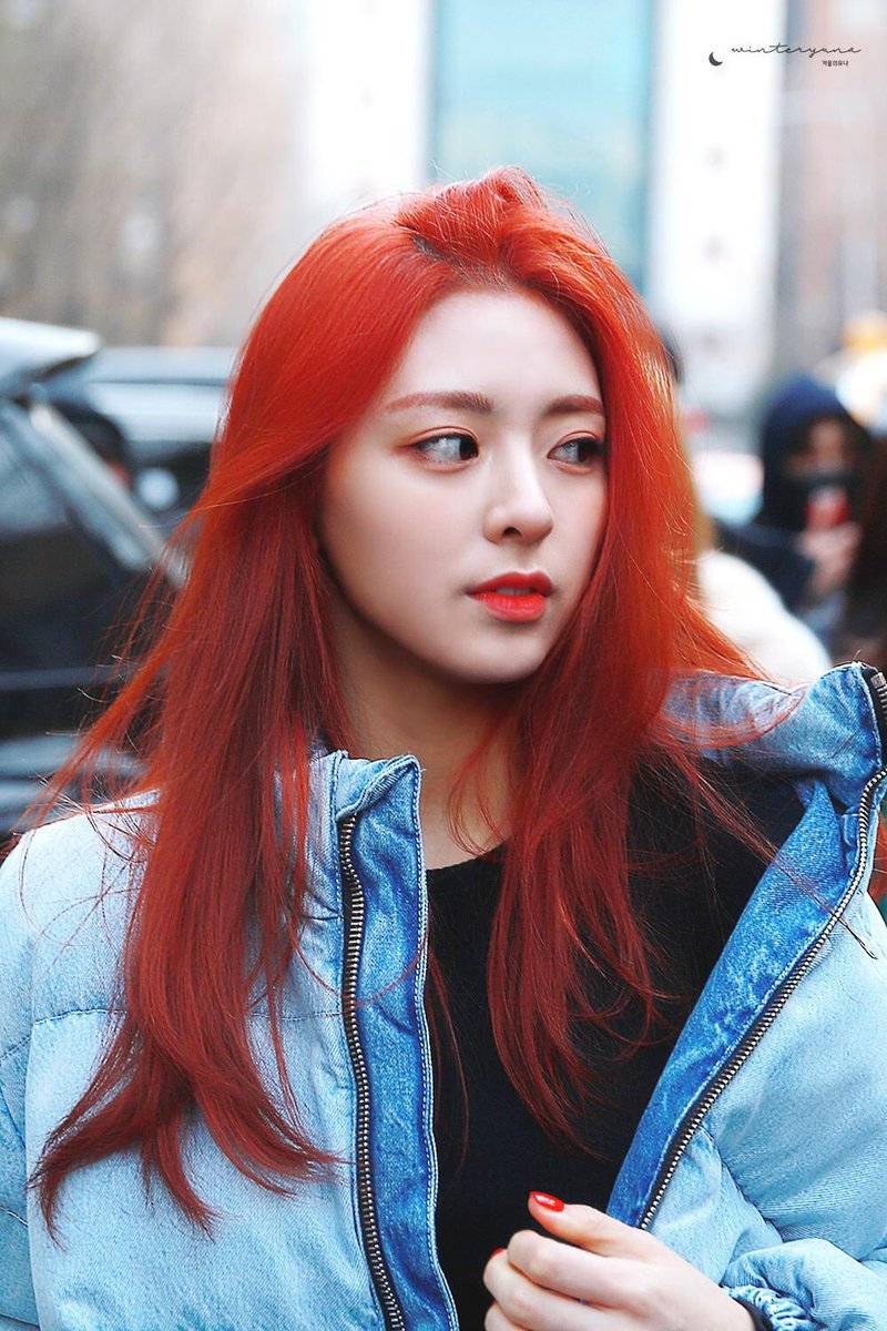빨간머리가 잘어울리는 ITZY 유나.jpgif - 인스티즈(instiz) 이슈 카테고리