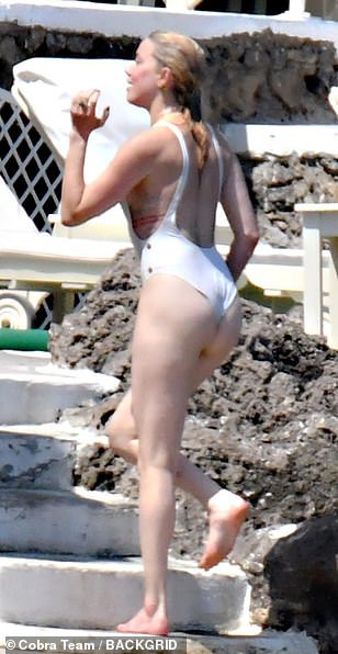 이태리에서 엠버 허드 하얀 수영복 | 인스티즈