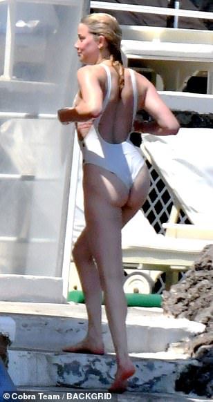 이태리에서 엠버 허드 하얀 수영복 | 인스티즈