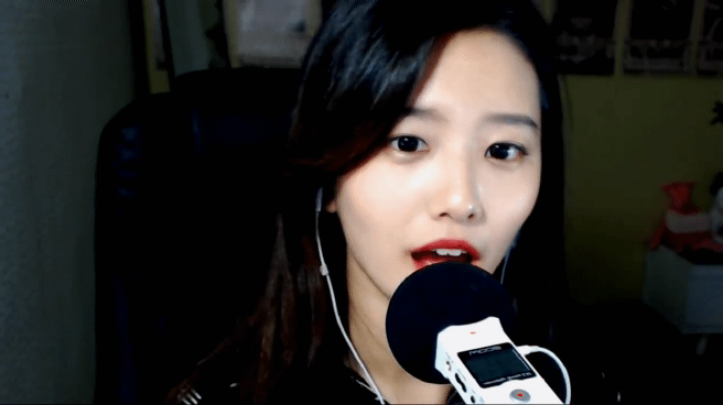 ASMR녹음하는 아프리카인.GIF | 인스티즈