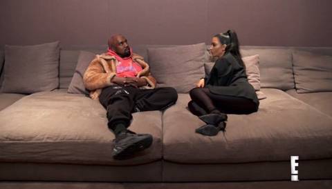 킴 카다시안 집 대왕쇼파 자랑에서 한국인들만 거슬린다는 사진.jpg | 인스티즈