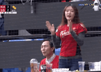 신나는 딸 심각한 아부지.gif | 인스티즈
