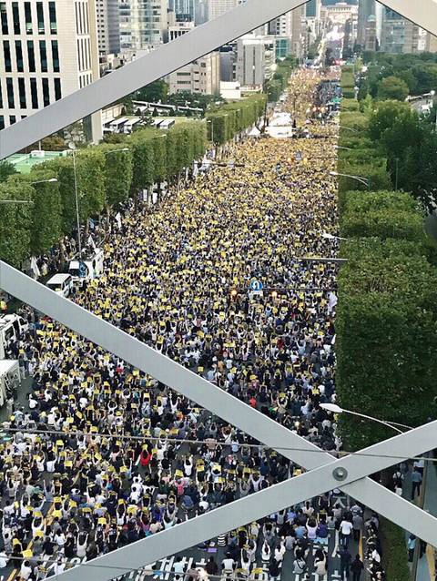 집회 인원이 200만이라고?? 구라치지마ㅋㅋ (구라아님) | 인스티즈