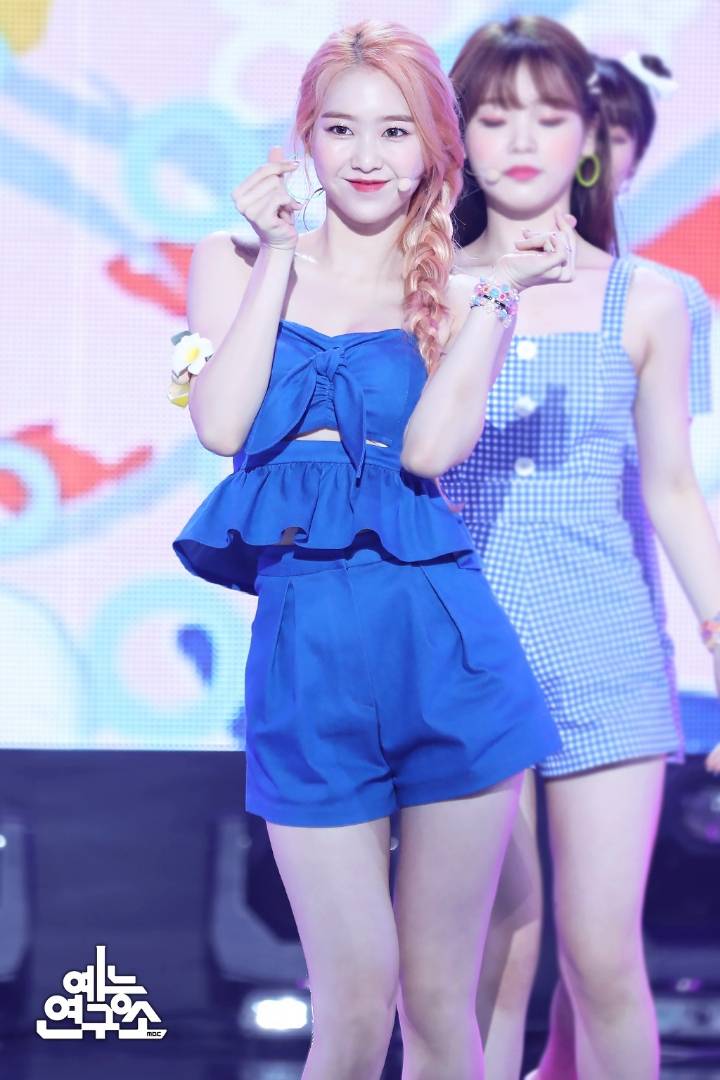 오마이걸 지호 금발vs흑발 | 인스티즈