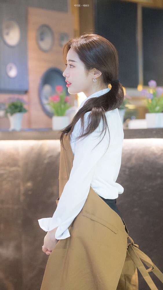 프로미스나인에서 가장 진중하고 과묵한 멤버 | 인스티즈