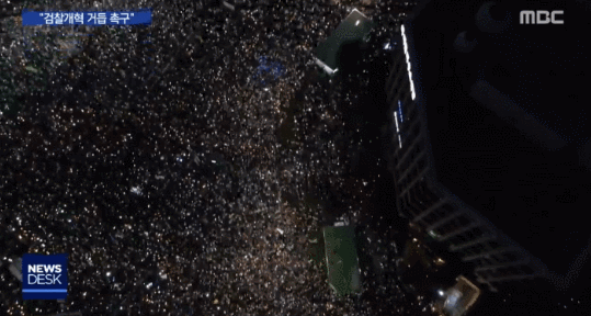 하늘에서 내려다본 촛불 집회 풀샷.gif | 인스티즈