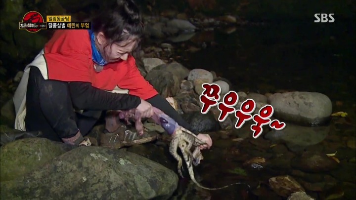 도마뱀 가죽 벗기는 여자 아이돌.jpg | 인스티즈