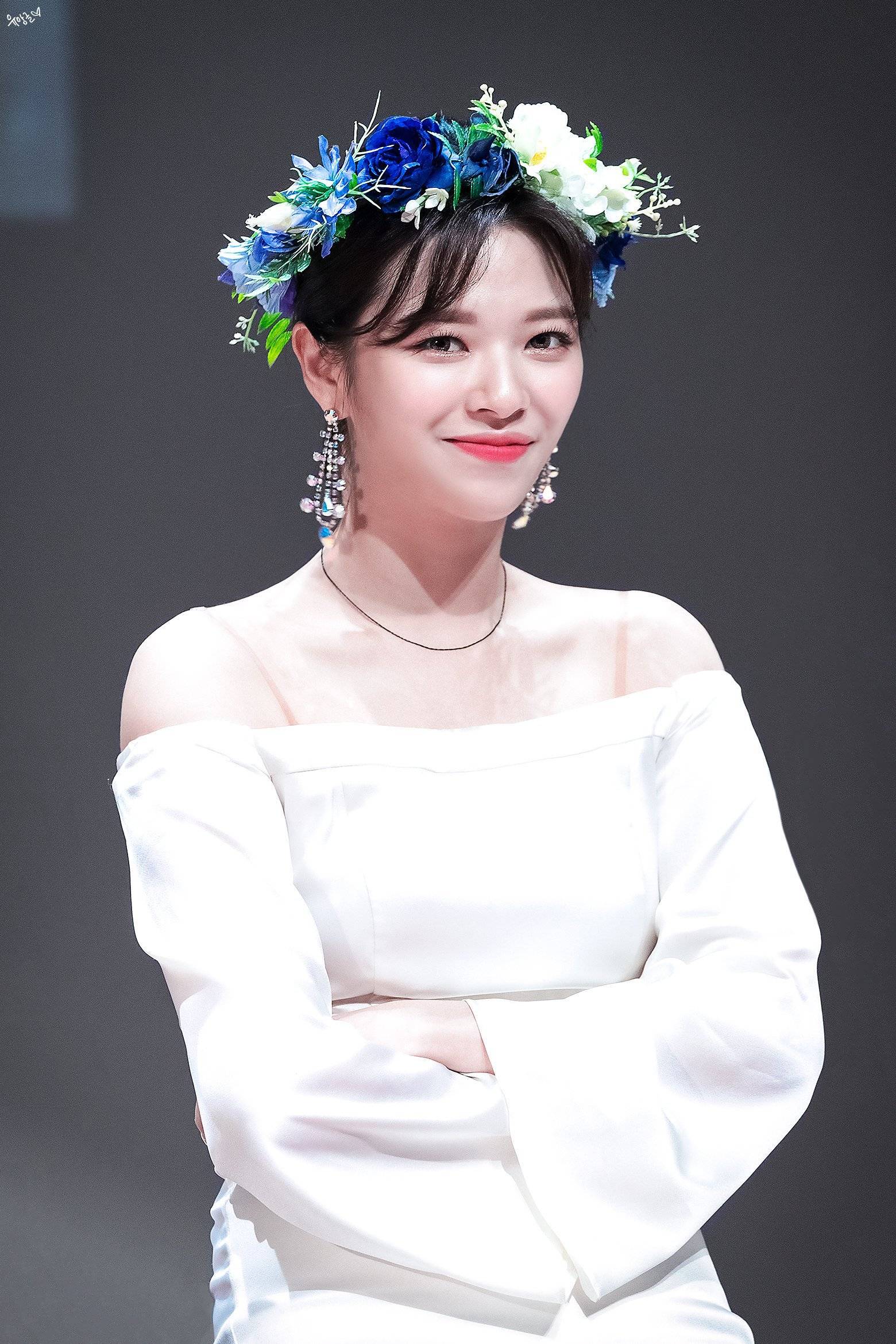 화관쓴 트와이스 정연이.jpg | 인스티즈