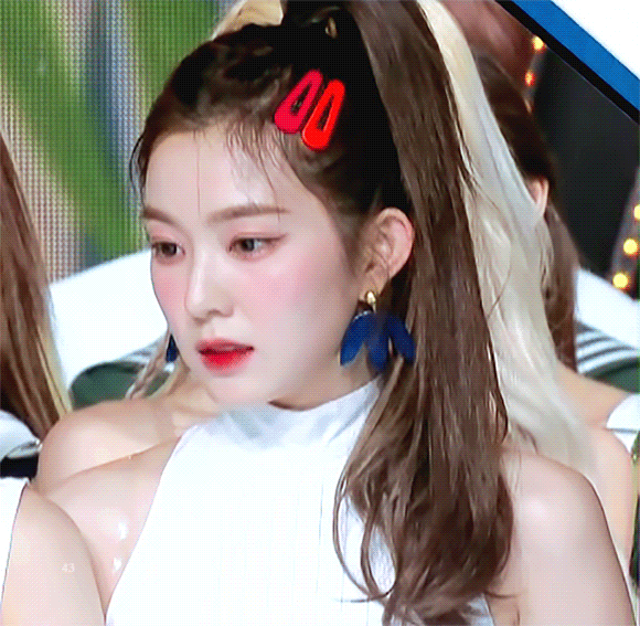머리에 빨간삔 꼽은 레드벨벳 아이린.gif | 인스티즈
