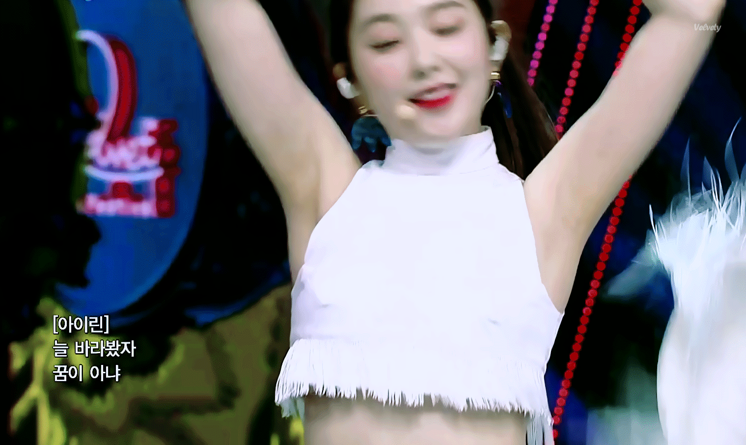 머리에 빨간삔 꼽은 레드벨벳 아이린.gif | 인스티즈