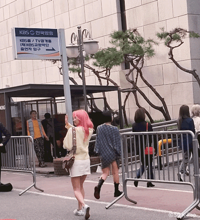 편지받는 사나.gif | 인스티즈