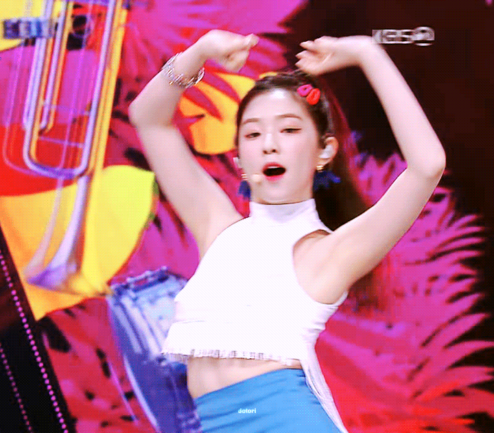 머리에 빨간삔 꼽은 레드벨벳 아이린.gif | 인스티즈