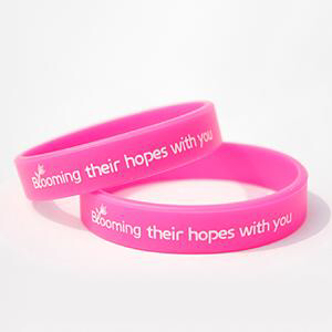 일본 방송에서 희움 팔찌 차고 방송 했던 걸그룹.jpg | 인스티즈