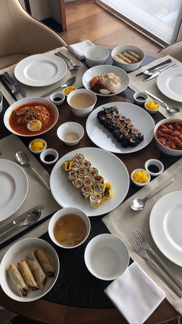 캡틴 마블 브리라슨이 한국에서 먹고간 음식들.jpg | 인스티즈