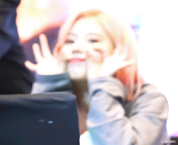 애교장인 김사나.gif | 인스티즈