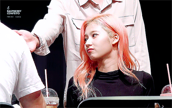 애교장인 김사나.gif | 인스티즈