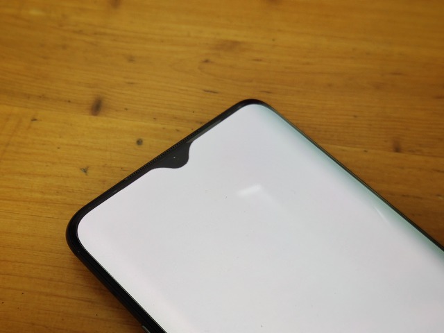 사람에 따라 호불호가 극과 극으로 갈린다는 스마트폰 전면 노치 디자인들 | 인스티즈