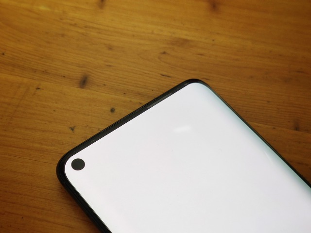 사람에 따라 호불호가 극과 극으로 갈린다는 스마트폰 전면 노치 디자인들 | 인스티즈