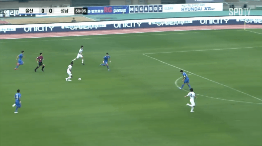 [데이터주의] 라운드 베스트에 선정된 김승규 성남전 활약상.gif | 인스티즈