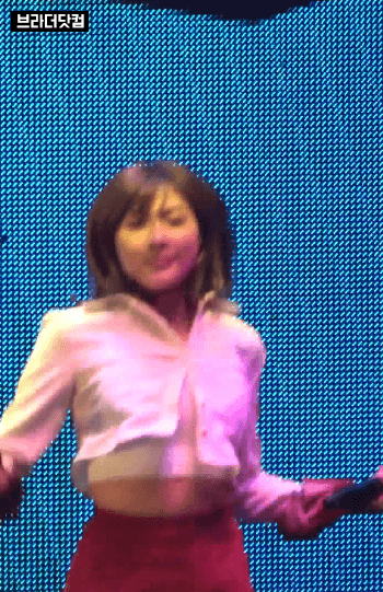 오하영의 버티지 못한 단추.gif | 인스티즈