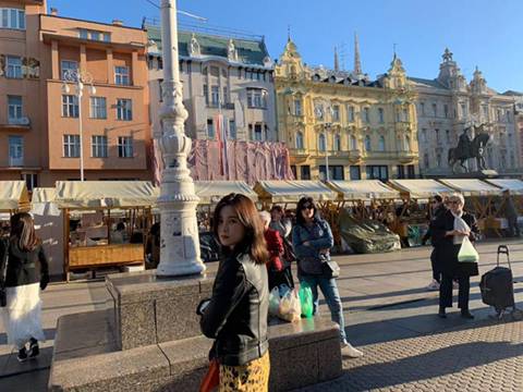 크로아티아에서 일을 하고 있는 에이핑크 초롱 보미.jpg | 인스티즈