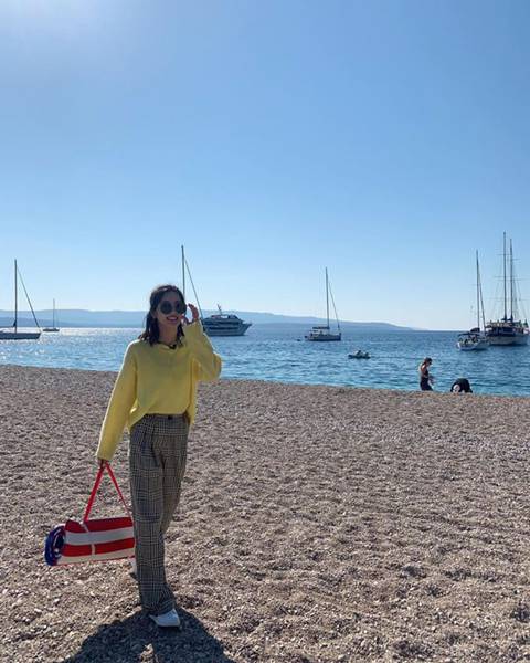 크로아티아에서 일을 하고 있는 에이핑크 초롱 보미.jpg | 인스티즈