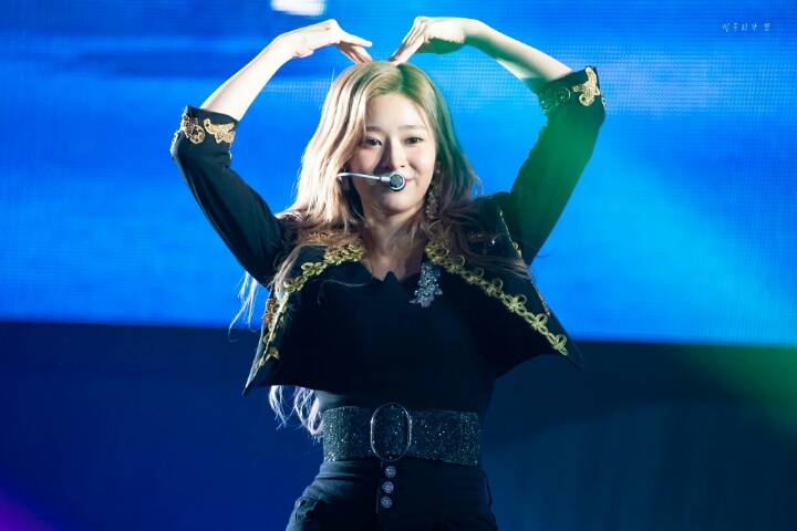 공연 중 찍힌 여신 아이즈원 김민주 사진 | 인스티즈