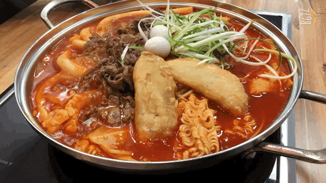 불고기순대오징어튀김 토핑! 청년다방 떡볶이 gif | 인스티즈