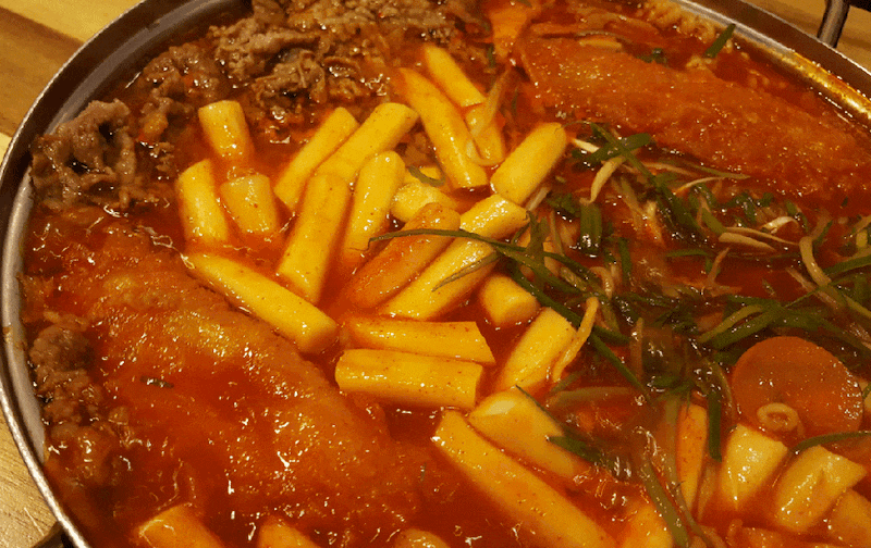 불고기순대오징어튀김 토핑! 청년다방 떡볶이 gif | 인스티즈