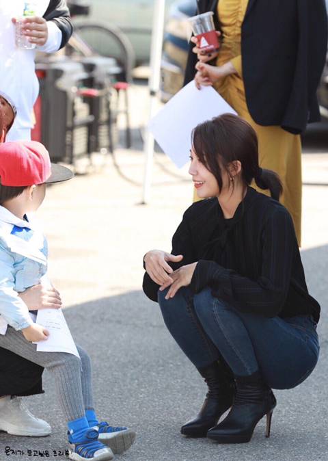 아가 보고 좋아하는 에이핑크 정은지.jpg | 인스티즈