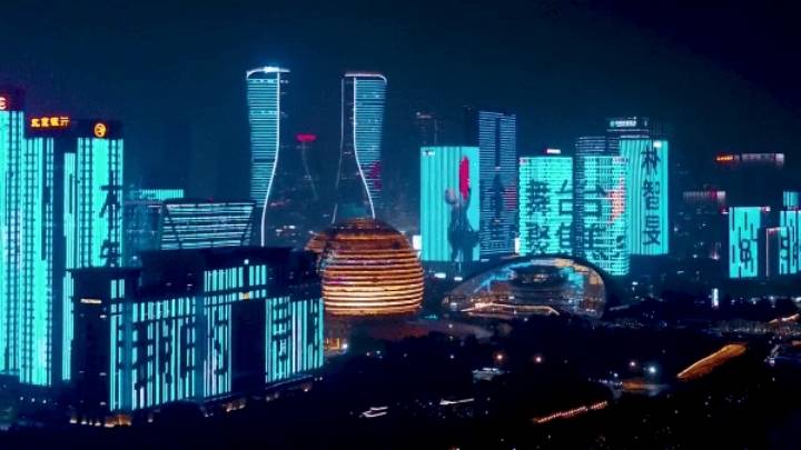 세계 최대 규모로 생일을 축하해주기 위해 거의 도시 전체를 빌린 한 아이돌 중국팬덤 | 인스티즈