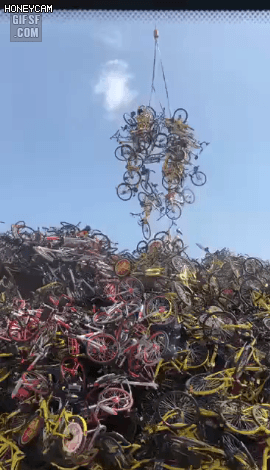 중국의 공유자전거 대량 폐기 | 인스티즈