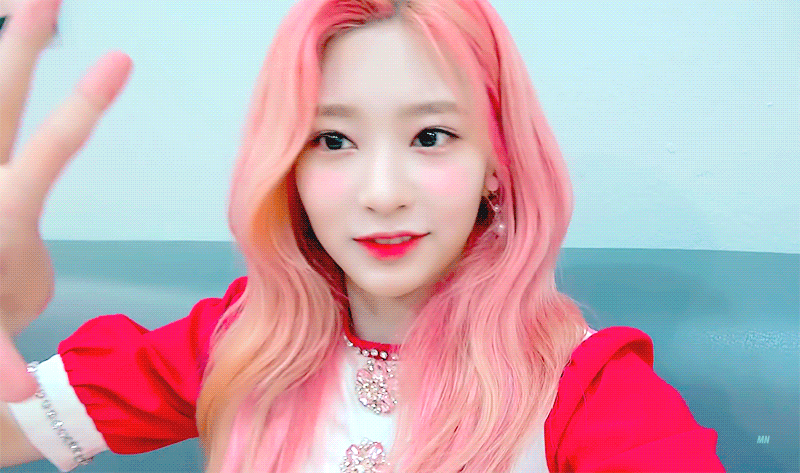 핑크머리 민주.gif | 인스티즈