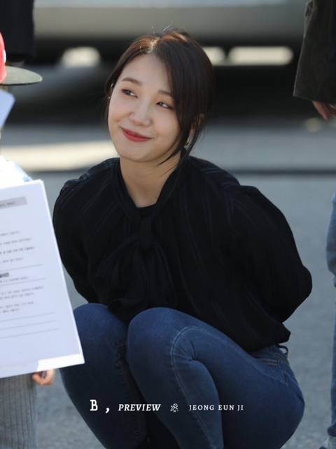 아가 보고 좋아하는 에이핑크 정은지.jpg | 인스티즈