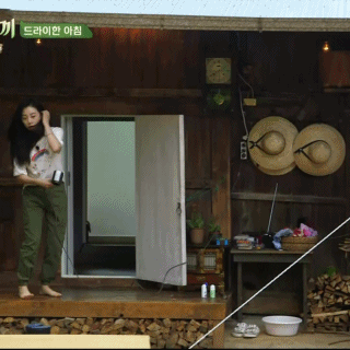 머리 말리는 40대 누나.gif | 인스티즈