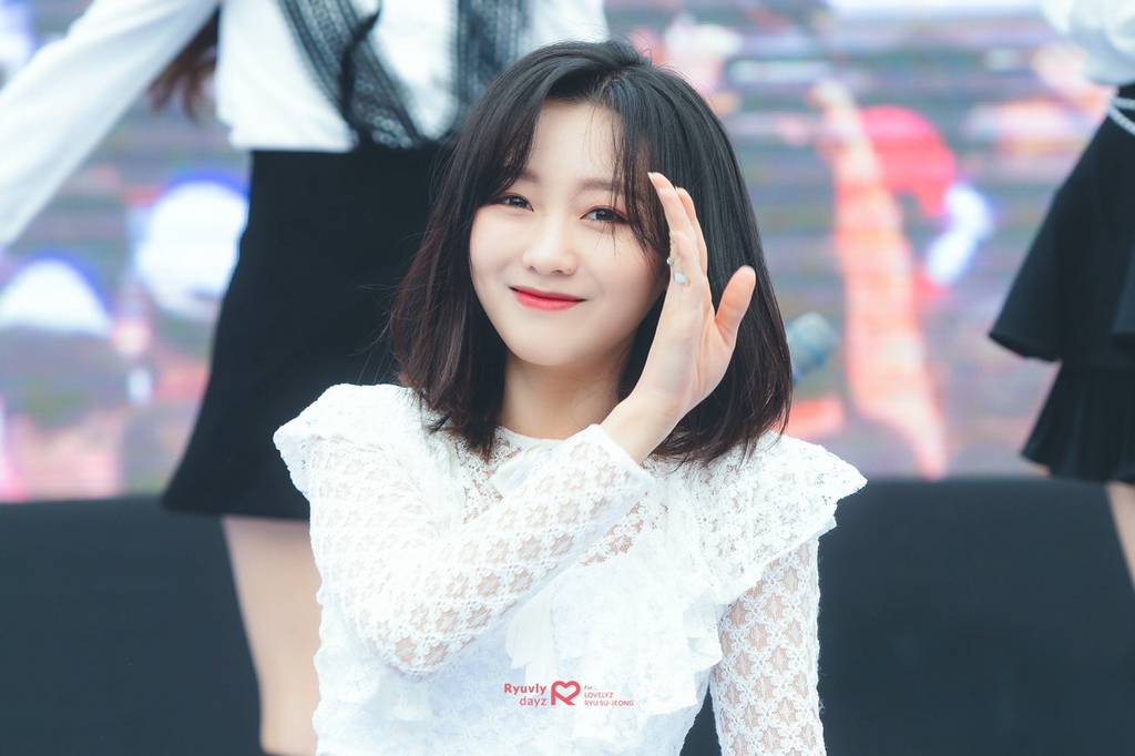 [러블리즈] 독일사는 친구에게 선물을 받아서 수정이 | 인스티즈