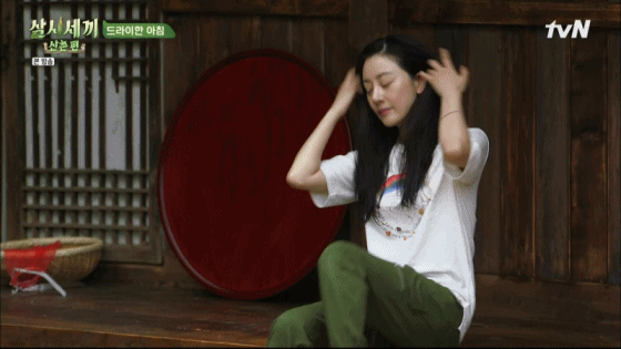 머리 말리는 40대 누나.gif | 인스티즈