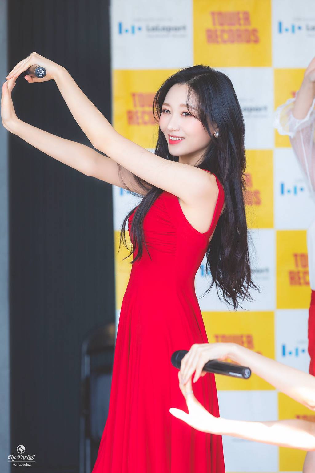 [러블리즈] 독일사는 친구에게 선물을 받아서 수정이 | 인스티즈