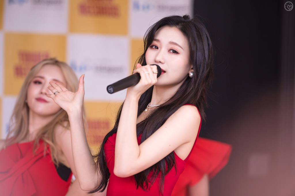 [러블리즈] 독일사는 친구에게 선물을 받아서 수정이 | 인스티즈