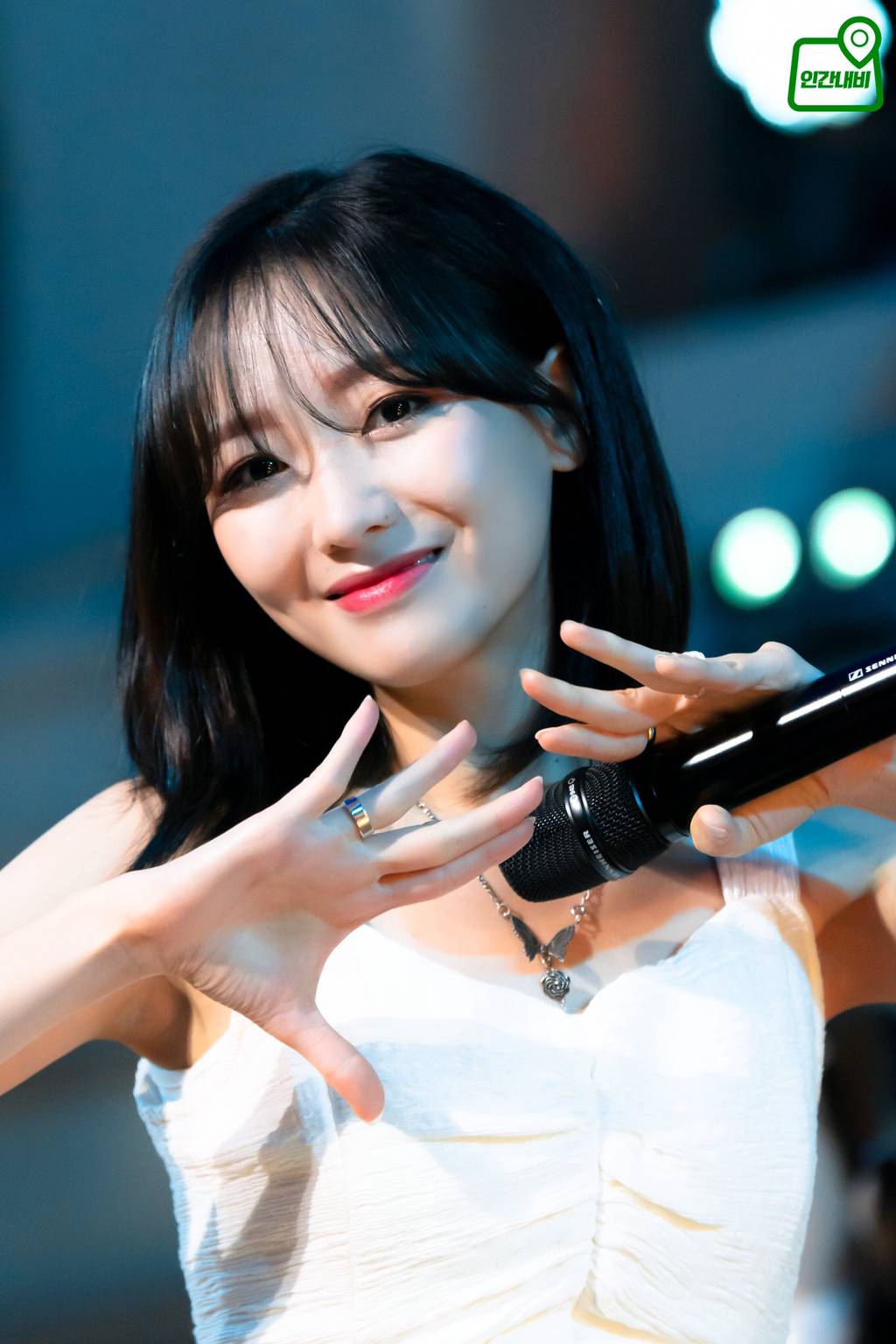 [러블리즈] 독일사는 친구에게 선물을 받아서 수정이 | 인스티즈